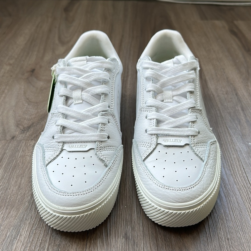 Cariuma Vallely White Leather Ice Logo Sneaker, Size 9